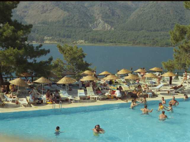Liegeplatz und Pool