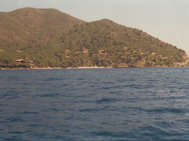 Ansicht der Hotelanlage vom Meer