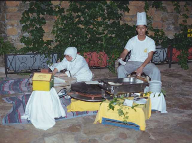 türkische Palatschinken mit Fleisch und Topfenfülle