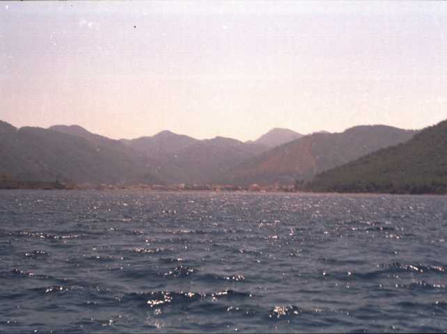 Meeresblick und Küste vor der Hotelanlage