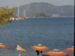 Jachthafen und Strand