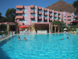 Hotelpool mit Bar