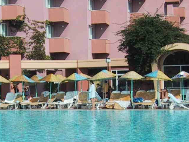 Wunderschöner Liegeplatz am Pool