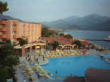 Hotel, Pool und Restaurant von oben gesehen