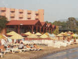 Strand, Restaurant und Hotel