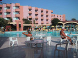 Poolbar mit Terrasse